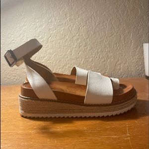 PLATFORM SANDALS!